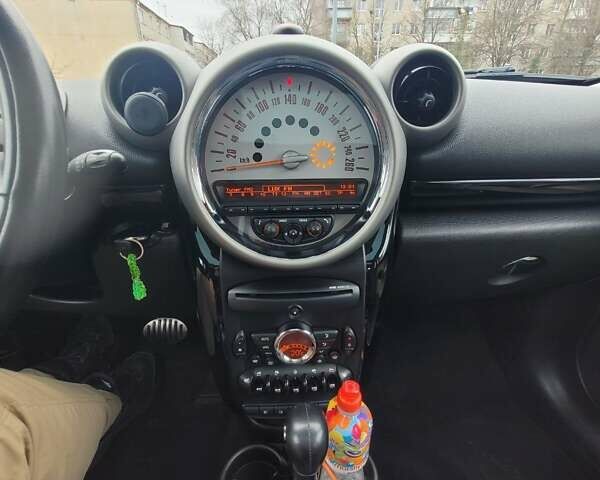 Белый Мини Кантримен, объемом двигателя 1.6 л и пробегом 145 тыс. км за 10500 $, фото 17 на Automoto.ua