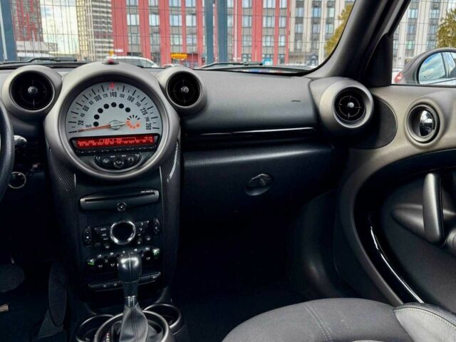 Белый Мини Кантримен, объемом двигателя 2 л и пробегом 189 тыс. км за 11500 $, фото 13 на Automoto.ua