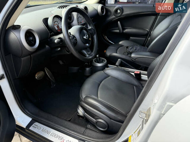 Білий Міні Кантрімен, об'ємом двигуна 1.6 л та пробігом 199 тис. км за 9800 $, фото 12 на Automoto.ua