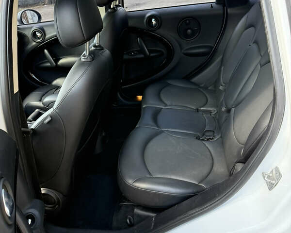 Білий Міні Кантрімен, об'ємом двигуна 1.6 л та пробігом 199 тис. км за 9800 $, фото 19 на Automoto.ua