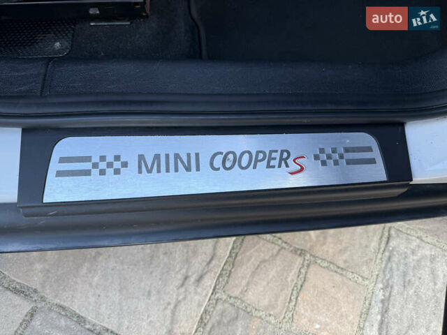 Білий Міні Кантрімен, об'ємом двигуна 1.6 л та пробігом 199 тис. км за 9800 $, фото 21 на Automoto.ua