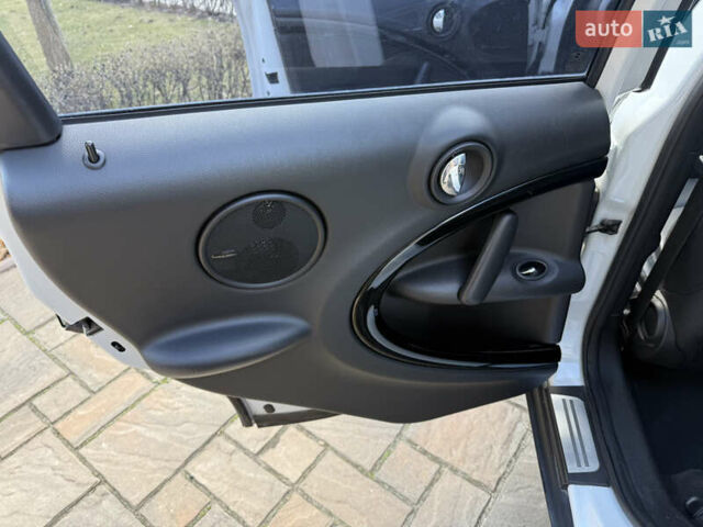 Білий Міні Кантрімен, об'ємом двигуна 1.6 л та пробігом 199 тис. км за 9800 $, фото 18 на Automoto.ua