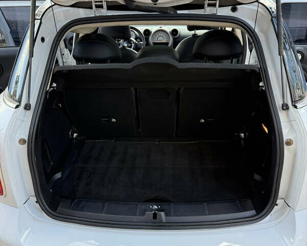 Білий Міні Кантрімен, об'ємом двигуна 1.6 л та пробігом 199 тис. км за 9800 $, фото 24 на Automoto.ua