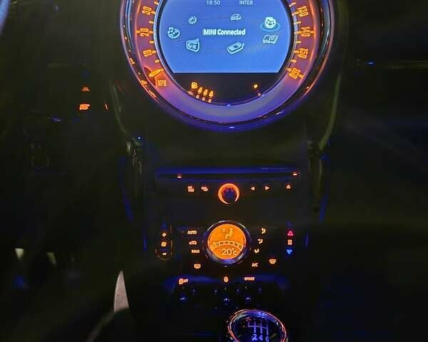 Білий Міні Кантрімен, об'ємом двигуна 1.6 л та пробігом 130 тис. км за 10700 $, фото 17 на Automoto.ua