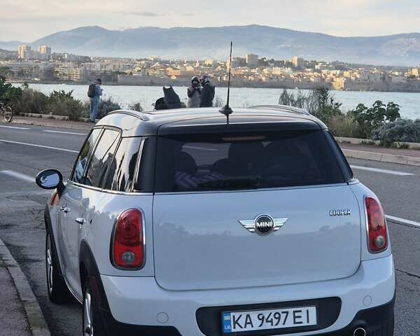 Білий Міні Кантрімен, об'ємом двигуна 1.6 л та пробігом 130 тис. км за 10700 $, фото 3 на Automoto.ua