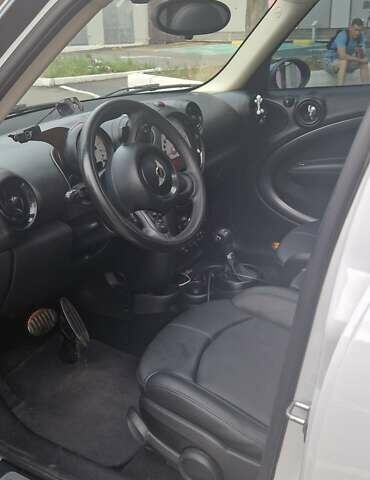 Білий Міні Кантрімен, об'ємом двигуна 1.6 л та пробігом 83 тис. км за 11400 $, фото 14 на Automoto.ua