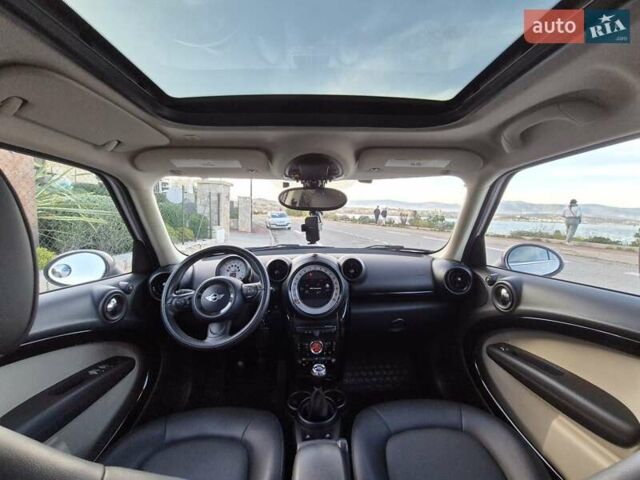 Білий Міні Кантрімен, об'ємом двигуна 1.6 л та пробігом 130 тис. км за 10700 $, фото 8 на Automoto.ua