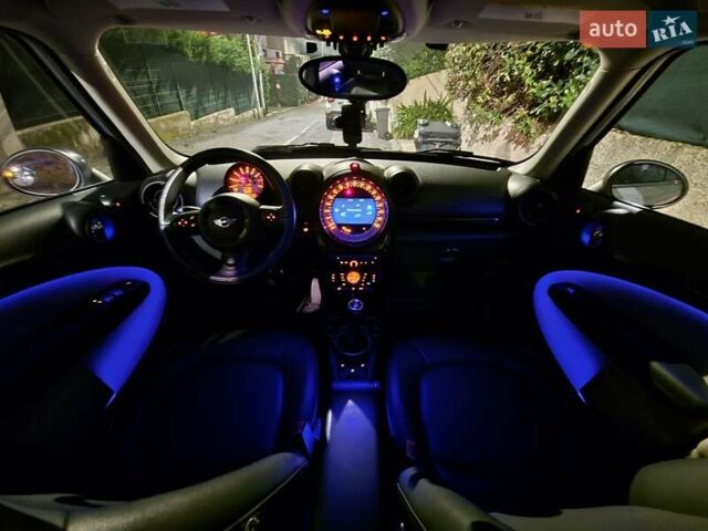 Білий Міні Кантрімен, об'ємом двигуна 1.6 л та пробігом 130 тис. км за 10700 $, фото 14 на Automoto.ua
