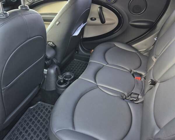 Білий Міні Кантрімен, об'ємом двигуна 1.6 л та пробігом 130 тис. км за 10700 $, фото 9 на Automoto.ua