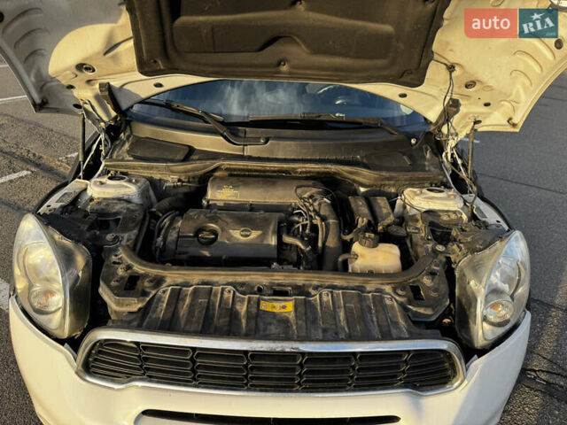 Білий Міні Кантрімен, об'ємом двигуна 1.6 л та пробігом 165 тис. км за 12500 $, фото 14 на Automoto.ua