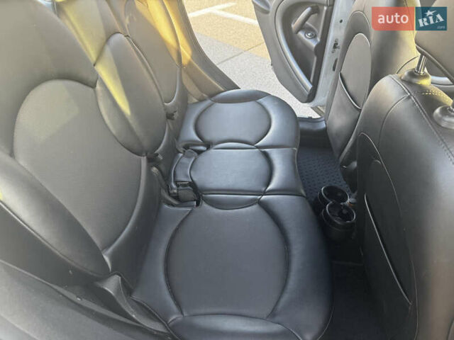 Білий Міні Кантрімен, об'ємом двигуна 1.6 л та пробігом 165 тис. км за 12500 $, фото 28 на Automoto.ua