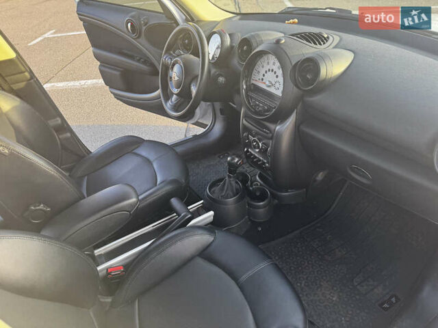 Білий Міні Кантрімен, об'ємом двигуна 1.6 л та пробігом 165 тис. км за 12500 $, фото 30 на Automoto.ua