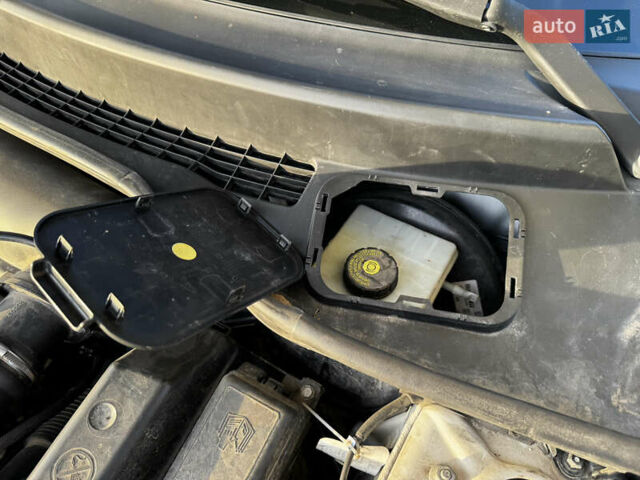 Білий Міні Кантрімен, об'ємом двигуна 1.6 л та пробігом 165 тис. км за 12500 $, фото 12 на Automoto.ua