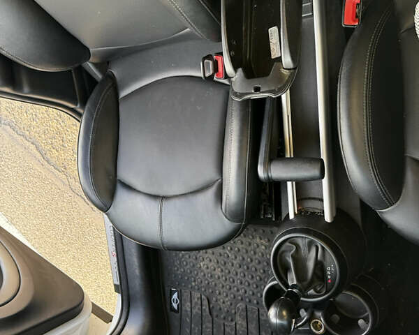 Білий Міні Кантрімен, об'ємом двигуна 1.6 л та пробігом 165 тис. км за 12500 $, фото 18 на Automoto.ua