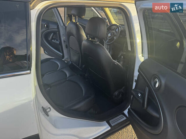 Білий Міні Кантрімен, об'ємом двигуна 1.6 л та пробігом 165 тис. км за 12500 $, фото 29 на Automoto.ua