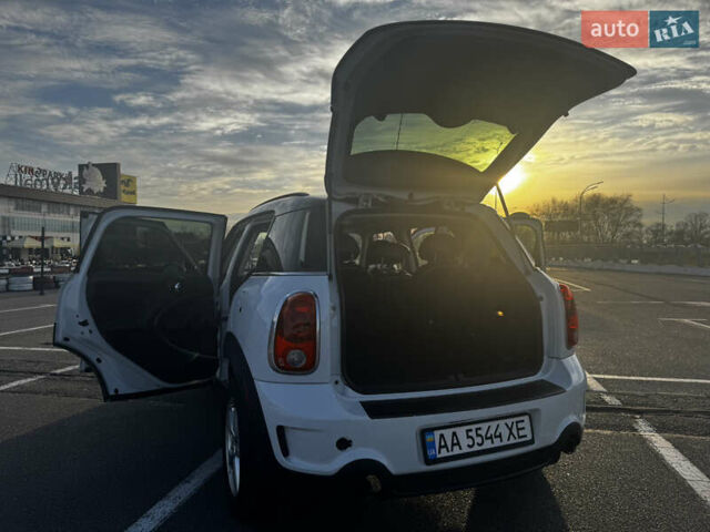 Білий Міні Кантрімен, об'ємом двигуна 1.6 л та пробігом 165 тис. км за 12500 $, фото 25 на Automoto.ua