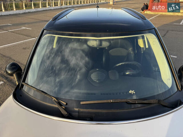 Білий Міні Кантрімен, об'ємом двигуна 1.6 л та пробігом 165 тис. км за 12500 $, фото 2 на Automoto.ua