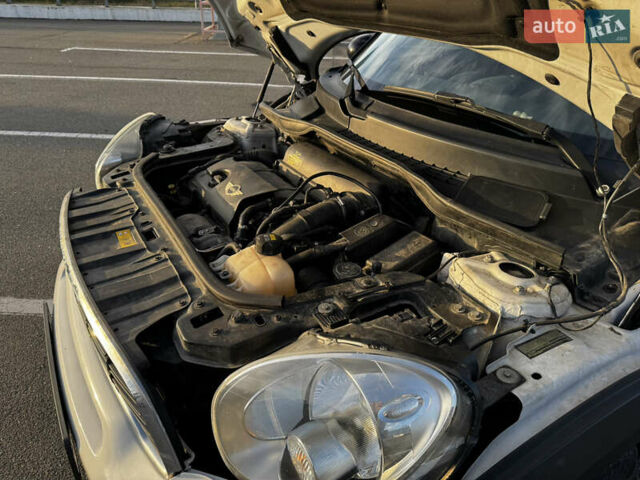 Білий Міні Кантрімен, об'ємом двигуна 1.6 л та пробігом 165 тис. км за 12500 $, фото 11 на Automoto.ua