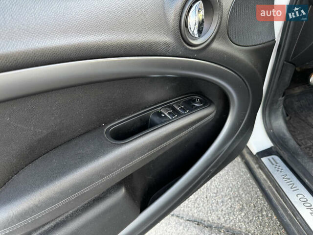 Білий Міні Кантрімен, об'ємом двигуна 1.6 л та пробігом 165 тис. км за 12500 $, фото 21 на Automoto.ua