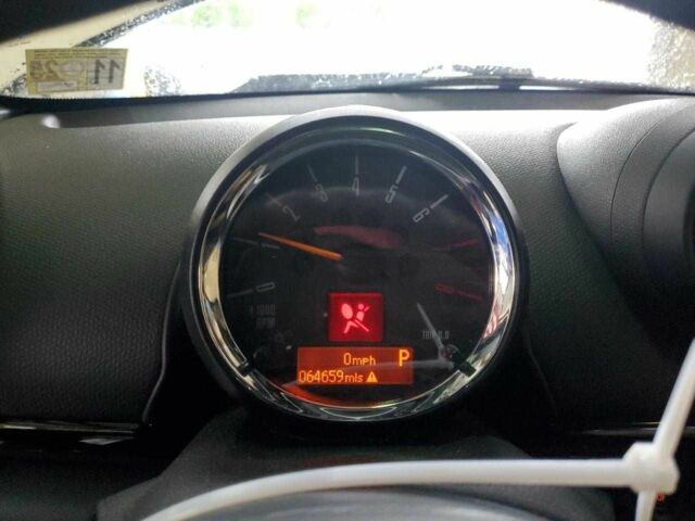 Белый Мини Кантримен, объемом двигателя 1.6 л и пробегом 102 тыс. км за 2000 $, фото 2 на Automoto.ua