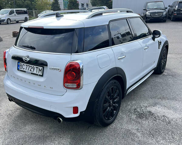 Белый Мини Кантримен, объемом двигателя 2 л и пробегом 75 тыс. км за 18900 $, фото 3 на Automoto.ua