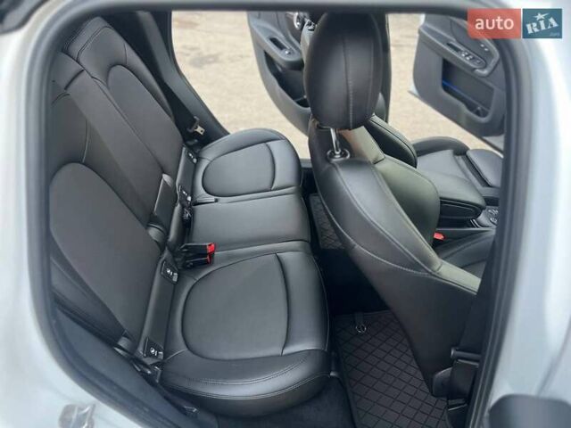 Белый Мини Кантримен, объемом двигателя 2 л и пробегом 92 тыс. км за 18500 $, фото 27 на Automoto.ua