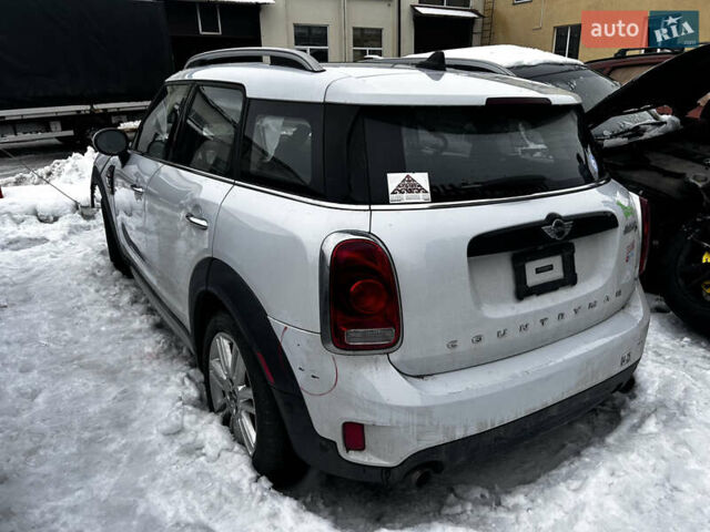 Белый Мини Кантримен, объемом двигателя 2 л и пробегом 95 тыс. км за 9800 $, фото 2 на Automoto.ua