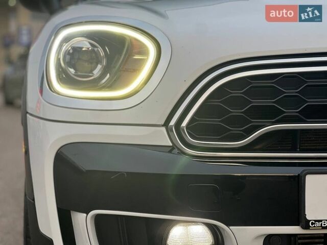 Белый Мини Кантримен, объемом двигателя 2 л и пробегом 92 тыс. км за 18500 $, фото 5 на Automoto.ua
