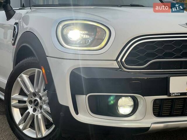 Белый Мини Кантримен, объемом двигателя 2 л и пробегом 92 тыс. км за 18500 $, фото 2 на Automoto.ua