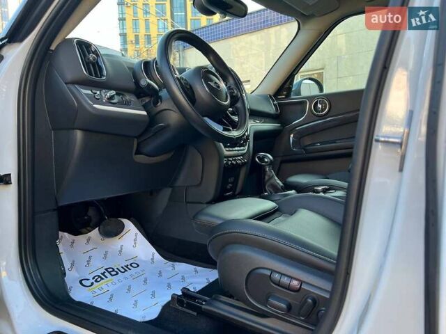 Белый Мини Кантримен, объемом двигателя 2 л и пробегом 65 тыс. км за 19200 $, фото 17 на Automoto.ua