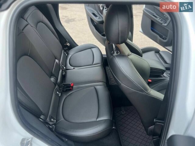 Білий Міні Кантрімен, об'ємом двигуна 2 л та пробігом 97 тис. км за 17800 $, фото 24 на Automoto.ua