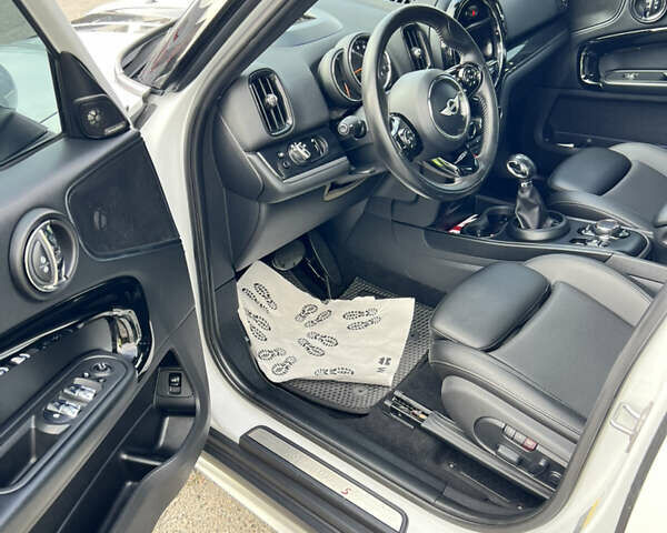 Белый Мини Кантримен, объемом двигателя 2 л и пробегом 75 тыс. км за 18900 $, фото 9 на Automoto.ua