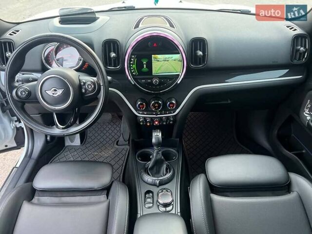 Белый Мини Кантримен, объемом двигателя 2 л и пробегом 92 тыс. км за 18500 $, фото 21 на Automoto.ua