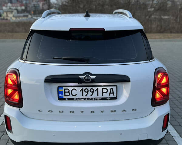Белый Мини Кантримен, объемом двигателя 2 л и пробегом 159 тыс. км за 17000 $, фото 7 на Automoto.ua