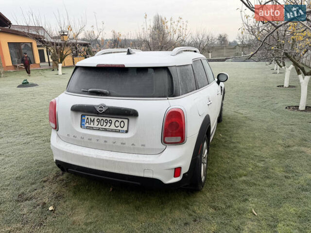 Белый Мини Кантримен, объемом двигателя 1.5 л и пробегом 60 тыс. км за 16500 $, фото 3 на Automoto.ua