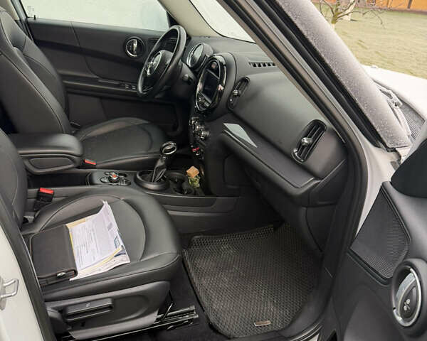 Белый Мини Кантримен, объемом двигателя 1.5 л и пробегом 60 тыс. км за 16500 $, фото 7 на Automoto.ua