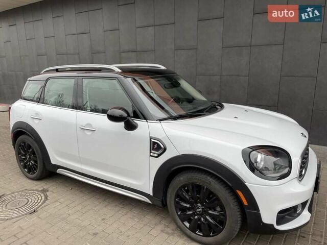 Білий Міні Кантрімен, об'ємом двигуна 2 л та пробігом 32 тис. км за 17900 $, фото 2 на Automoto.ua