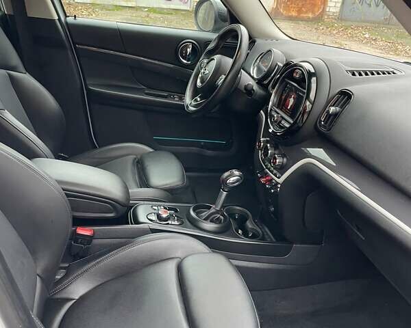 Білий Міні Кантрімен, об'ємом двигуна 2 л та пробігом 32 тис. км за 17900 $, фото 16 на Automoto.ua