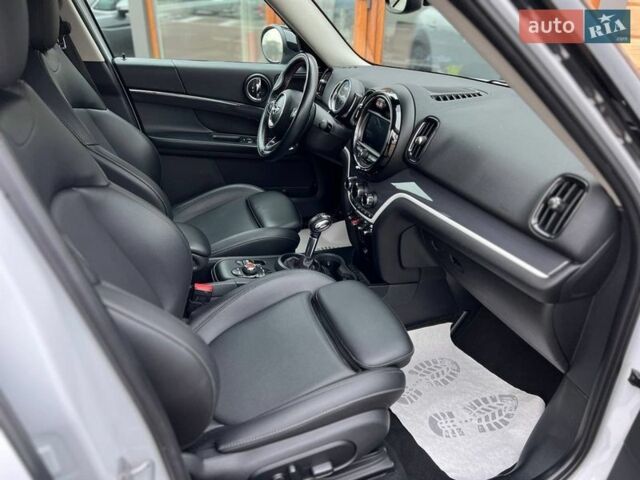 Білий Міні Кантрімен, об'ємом двигуна 2 л та пробігом 171 тис. км за 17500 $, фото 9 на Automoto.ua