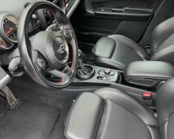 Білий Міні Кантрімен, об'ємом двигуна 2 л та пробігом 32 тис. км за 17900 $, фото 8 на Automoto.ua