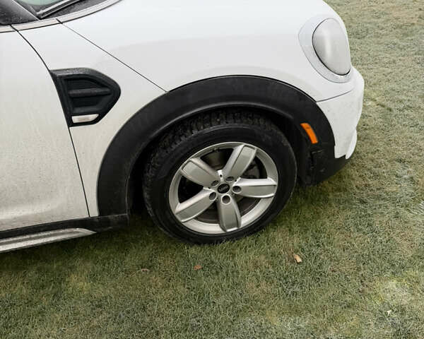 Белый Мини Кантримен, объемом двигателя 1.5 л и пробегом 60 тыс. км за 16500 $, фото 5 на Automoto.ua