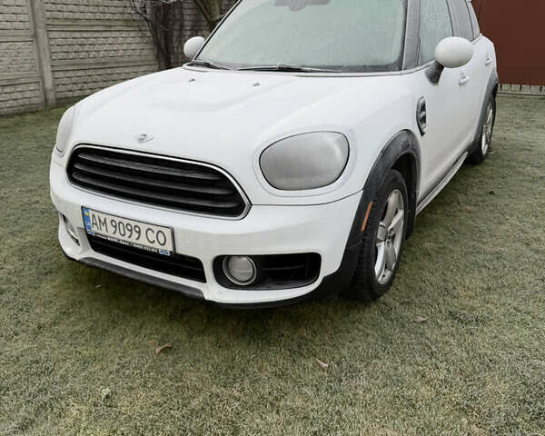 Белый Мини Кантримен, объемом двигателя 1.5 л и пробегом 60 тыс. км за 16500 $, фото 2 на Automoto.ua