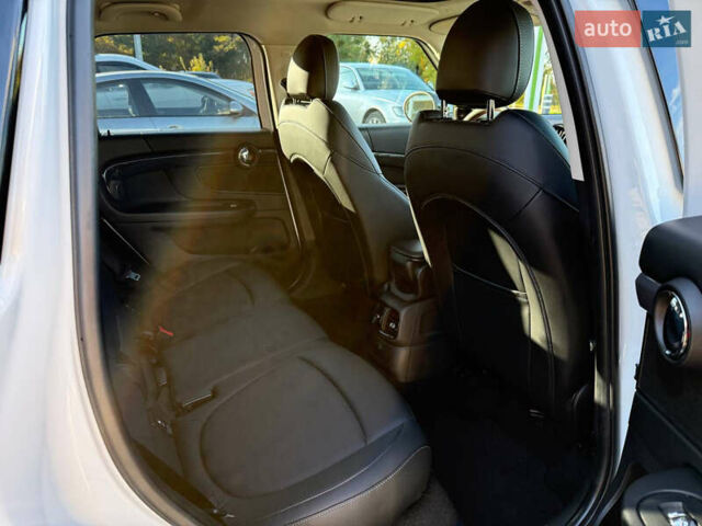 Белый Мини Кантримен, объемом двигателя 2 л и пробегом 170 тыс. км за 17999 $, фото 11 на Automoto.ua