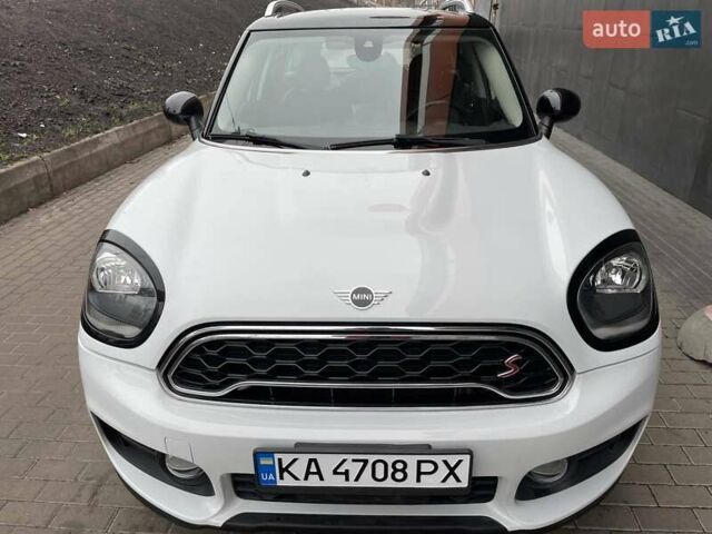 Білий Міні Кантрімен, об'ємом двигуна 2 л та пробігом 32 тис. км за 17900 $, фото 3 на Automoto.ua