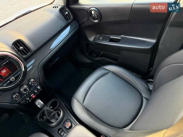 Білий Міні Кантрімен, об'ємом двигуна 1.5 л та пробігом 51 тис. км за 17500 $, фото 20 на Automoto.ua