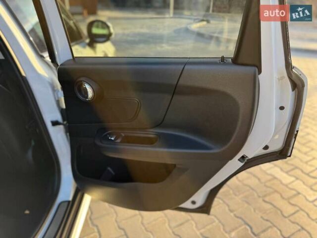 Білий Міні Кантрімен, об'ємом двигуна 1.5 л та пробігом 51 тис. км за 17500 $, фото 12 на Automoto.ua