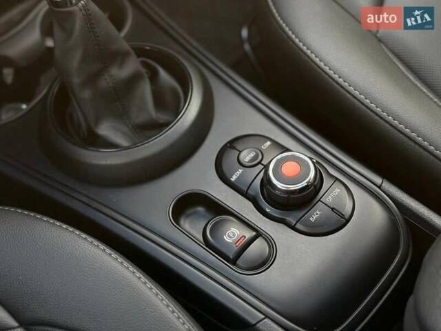 Білий Міні Кантрімен, об'ємом двигуна 1.5 л та пробігом 51 тис. км за 17500 $, фото 32 на Automoto.ua