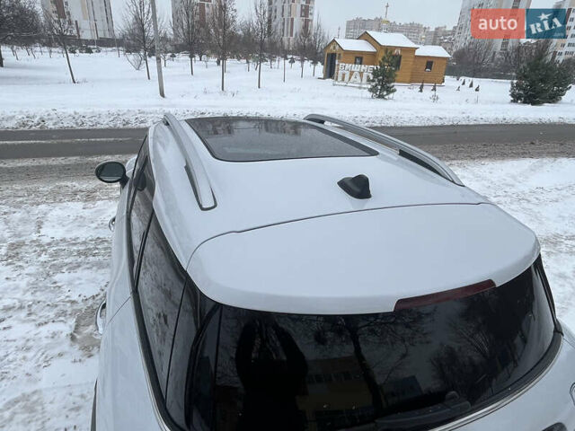 Білий Міні Кантрімен, об'ємом двигуна 2 л та пробігом 88 тис. км за 21700 $, фото 5 на Automoto.ua