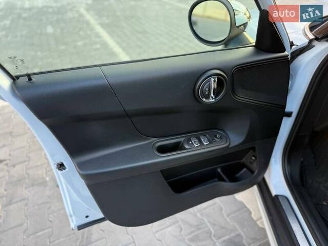 Білий Міні Кантрімен, об'ємом двигуна 1.5 л та пробігом 51 тис. км за 17500 $, фото 14 на Automoto.ua