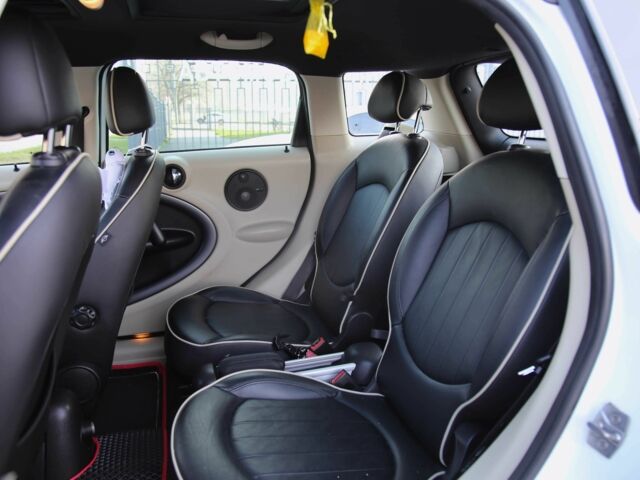 Білий Міні Кантрімен, об'ємом двигуна 1.6 л та пробігом 170 тис. км за 9900 $, фото 7 на Automoto.ua